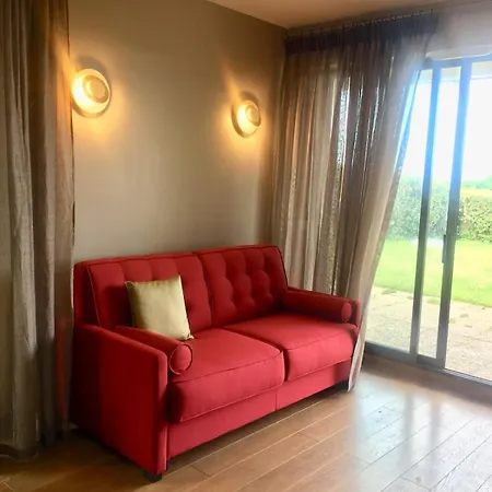 Beachfront Garden 아파트