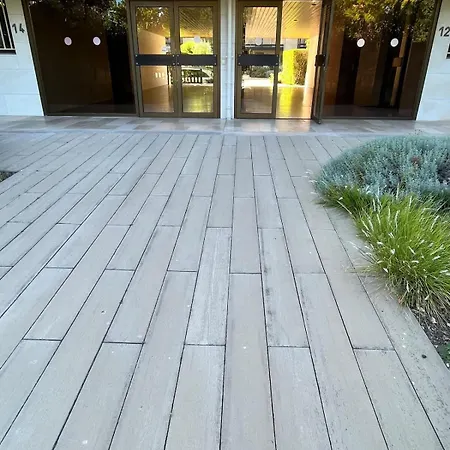 Beachfront Garden 아파트