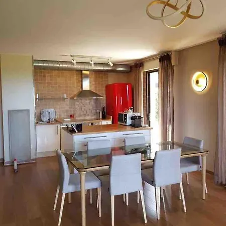 Beachfront Garden 아파트