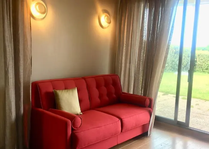 Beachfront Garden 아파트